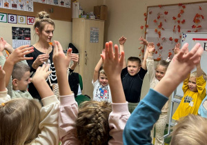 "Wesoły Kostek"- spotkanie z rehabilitantką gr.VI
