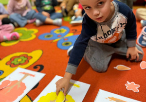 „Dotykam, słucham, czuję – jesień”