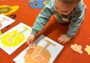 „Dotykam, słucham, czuję – jesień”