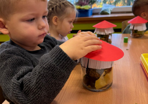 „Dotykam, słucham, czuję – jesień”