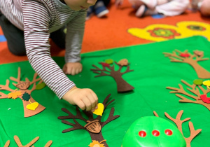 „Dotykam, słucham, czuję – jesień”