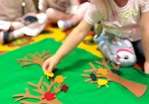 „Dotykam, słucham, czuję – jesień”