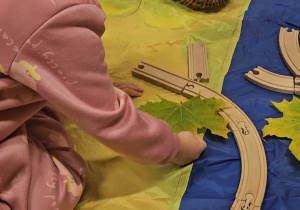 „Dotykam, słucham, czuję – jesień”