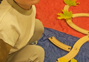 „Dotykam, słucham, czuję – jesień”