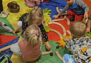 „Dotykam, słucham, czuję – jesień”