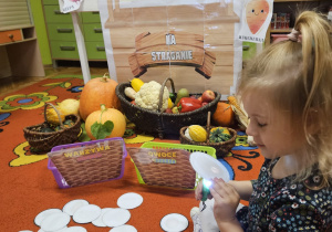 „Dotykam, słucham, czuję – jesień”