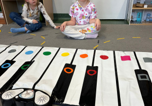 Dźwięki, kolory i uśmiechy – Color Piano w gr III