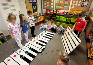 Dźwięki, kolory i uśmiechy – Color Piano w gr III