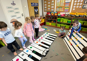 Dźwięki, kolory i uśmiechy – Color Piano w gr III