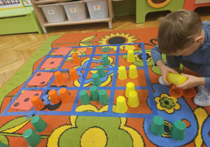 Kodowanie z kubeczkami – Code Week w grupie VII