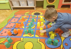 Kodowanie z kubeczkami – Code Week w grupie VII