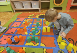 Kodowanie z kubeczkami – Code Week w grupie VII