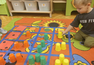 Kodowanie z kubeczkami – Code Week w grupie VII