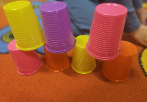 Kodowanie z kubeczkami – Code Week w grupie VII