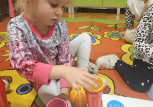 Kodowanie z kubeczkami – Code Week w grupie VII