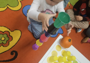 Kodowanie z kubeczkami – Code Week w grupie VII