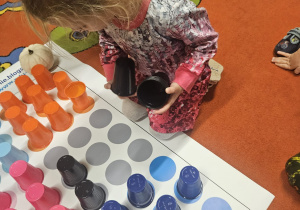 Kodowanie z kubeczkami – Code Week w grupie VII