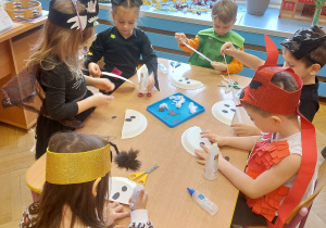 ,,Październikowe czary mary” - Innowacyjne Warsztaty Edukacyjne z KidsLab Konin w grupie V