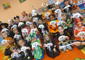 ,,Październikowe czary mary” - Innowacyjne Warsztaty Edukacyjne z KidsLab Konin w grupie V