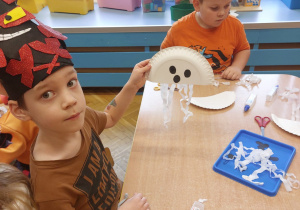 ,,Październikowe czary mary” - Innowacyjne Warsztaty Edukacyjne z KidsLab Konin w grupie V