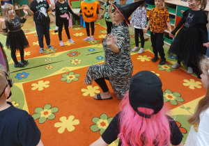,,Październikowe czary mary” - Innowacyjne Warsztaty Edukacyjne z KidsLab Konin w grupie V