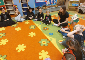 ,,Październikowe czary mary” - Innowacyjne Warsztaty Edukacyjne z KidsLab Konin w grupie V