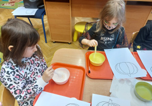 ,,Październikowe czary mary” - Innowacyjne Warsztaty Edukacyjne z KidsLab Konin w grupie V