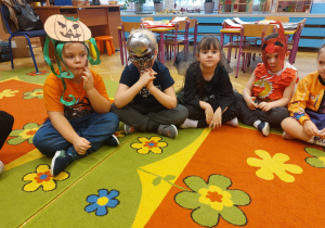 ,,Październikowe czary mary” - Innowacyjne Warsztaty Edukacyjne z KidsLab Konin w grupie V