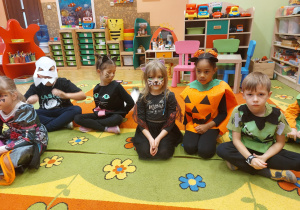 ,,Październikowe czary mary” - Innowacyjne Warsztaty Edukacyjne z KidsLab Konin w grupie V