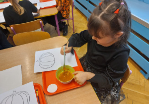 ,,Październikowe czary mary” - Innowacyjne Warsztaty Edukacyjne z KidsLab Konin w grupie V