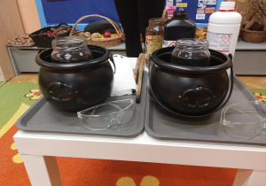 ,,Październikowe czary mary” - Innowacyjne Warsztaty Edukacyjne z KidsLab Konin w grupie V