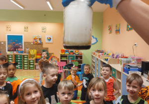 ,,Październikowe czary mary” - Innowacyjne Warsztaty Edukacyjne z KidsLab Konin w grupie V