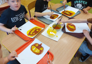 ,,Październikowe czary mary” - Innowacyjne Warsztaty Edukacyjne z KidsLab Konin w grupie V