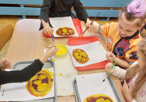 ,,Październikowe czary mary” - Innowacyjne Warsztaty Edukacyjne z KidsLab Konin w grupie V