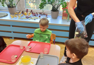 ,,Październikowe czary mary” - Innowacyjne Warsztaty Edukacyjne z KidsLab Konin w grupie V