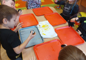 ,,Październikowe czary mary” - Innowacyjne Warsztaty Edukacyjne z KidsLab Konin w grupie V