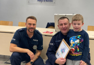 Poznajemy pracę policjanta, czyli wizyta w Komendzie Miejskiej Policji w Koninie na zaproszenie tatusia Piotrusia - gr. XI i XII