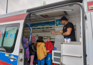 Pierwsza pomoc, czyli wizyta ratownika medycznego w przedszkolu - gr. XI i XII