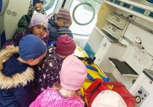 Pierwsza pomoc, czyli wizyta ratownika medycznego w przedszkolu - gr. XI i XII