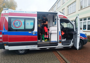 Pierwsza pomoc, czyli wizyta ratownika medycznego w przedszkolu - gr. XI i XII