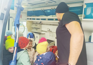 Pierwsza pomoc, czyli wizyta ratownika medycznego w przedszkolu - gr. XI i XII