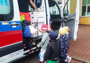 Pierwsza pomoc, czyli wizyta ratownika medycznego w przedszkolu - gr. XI i XII