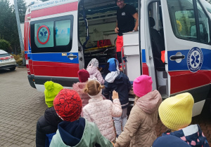 Pierwsza pomoc, czyli wizyta ratownika medycznego w przedszkolu - gr. XI i XII