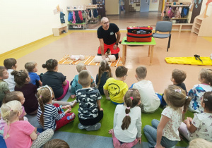 Pierwsza pomoc, czyli wizyta ratownika medycznego w przedszkolu - gr. XI i XII