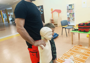 Pierwsza pomoc, czyli wizyta ratownika medycznego w przedszkolu - gr. XI i XII