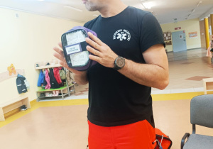 Pierwsza pomoc, czyli wizyta ratownika medycznego w przedszkolu - gr. XI i XII