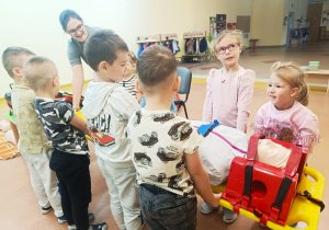 Pierwsza pomoc, czyli wizyta ratownika medycznego w przedszkolu - gr. XI i XII