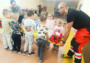Pierwsza pomoc, czyli wizyta ratownika medycznego w przedszkolu - gr. XI i XII