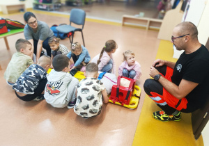 Pierwsza pomoc, czyli wizyta ratownika medycznego w przedszkolu - gr. XI i XII