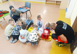 Pierwsza pomoc, czyli wizyta ratownika medycznego w przedszkolu - gr. XI i XII